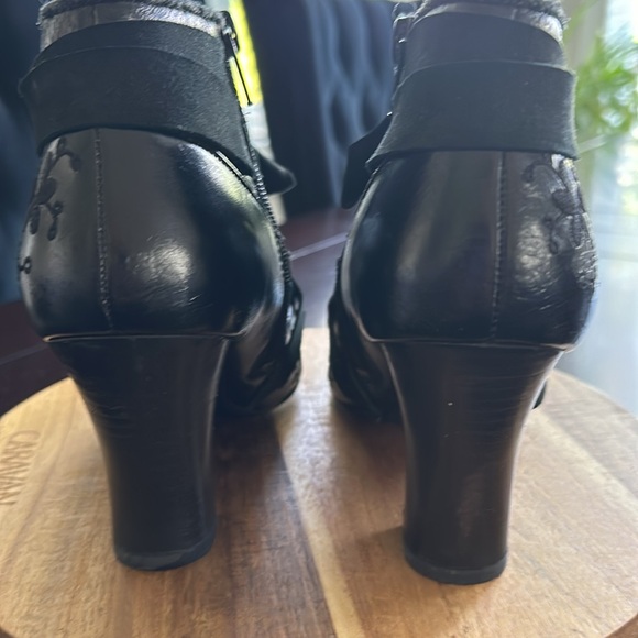 Cute black booties - Picture 7 of 12